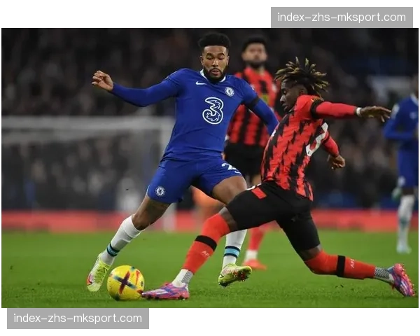 特写：伤愈复出首战，切尔西后卫里斯-詹姆斯的一次关键拦截