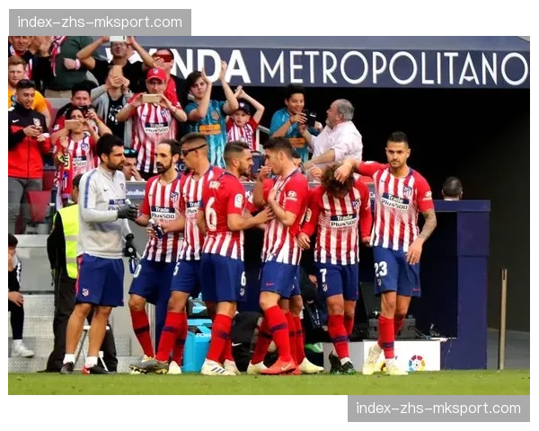 世界杯欧洲区预选赛焦点战：英格兰主场迎战意大利，凯恩与雷特吉的锋线对决